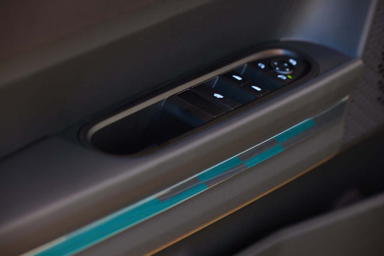 P90635338_highRes_mini-01-the-brands-f